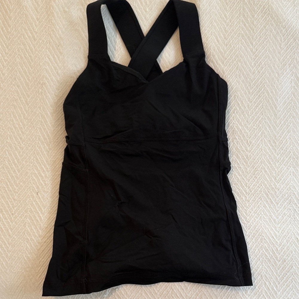 Lululemon women’s black work out top